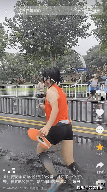 完赛！特步：三包期限90天不建议久泡球王会网页版女子跑全马鞋子脱胶赤脚(图2)