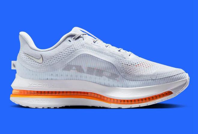 这双Nike跑鞋把能给的都给足了球王会体育app入口配置诱人！(图4)