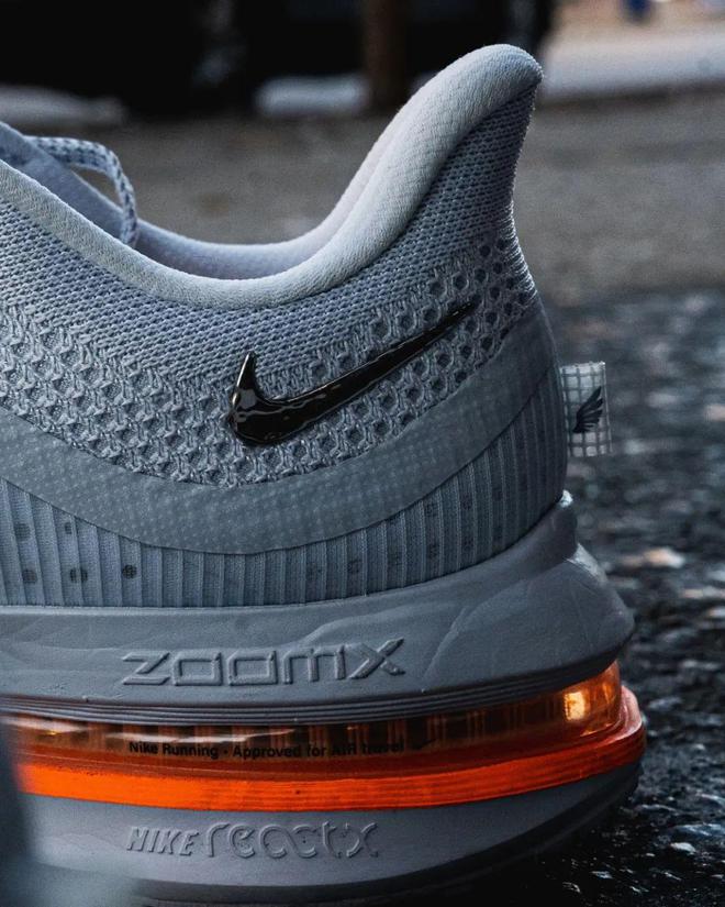 这双Nike跑鞋把能给的都给足了球王会体育app入口配置诱人！(图6)