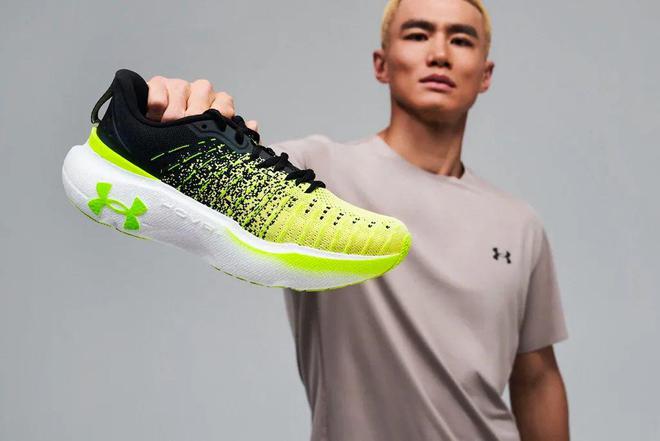 厚底跑鞋」登场！看着就爽！球王会平台UA 新一代「