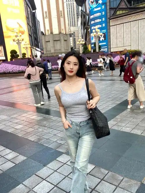 的春秋穿搭实用指南。川渝地区小个子女生