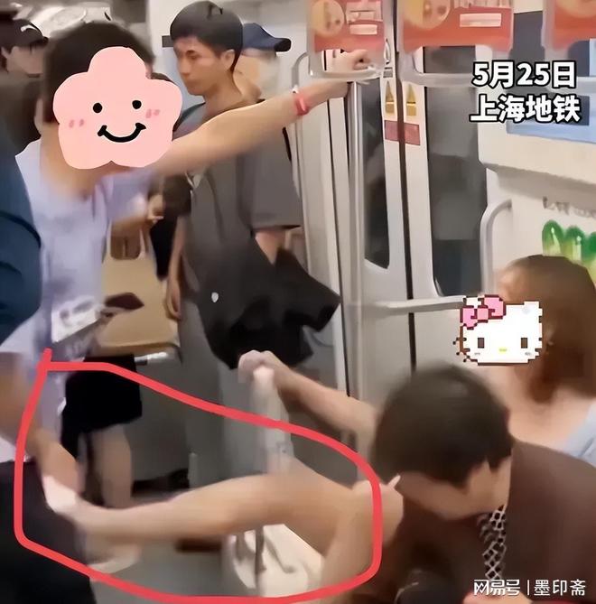 子裆部男的始终全程不敢还手地铁争吵后续：女子猛踹男(图10)